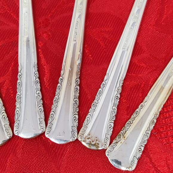 8X SSpoons MAY QUEEN by Holmes & Edwards Silver Plate Gumbo Round Soup Spoons - Picture 15 of 16